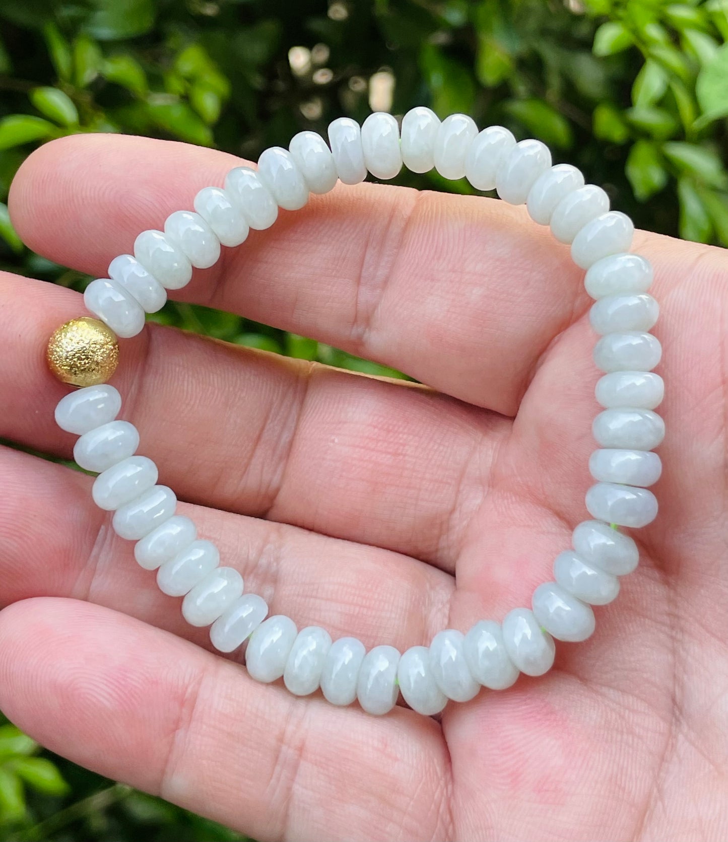 Natural Grade A Burmese Jadeite Jade Beaded Bracelet – Icy Apple Green With Gold Accent – 7.7mm – JBB166