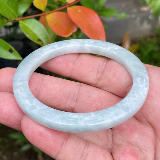 Solid grey and milky white natural Type A Burmese jade bangle bracelet in flat inner style, size 58.2mm