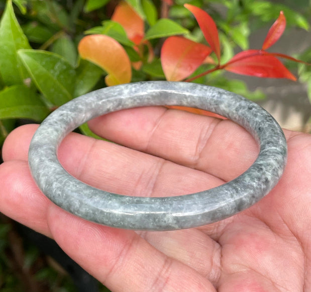 Video showcasing the vitreous luster and beautiful icy grayish black and milky white hues of the 59.2mm Burmese jade bangle JB945