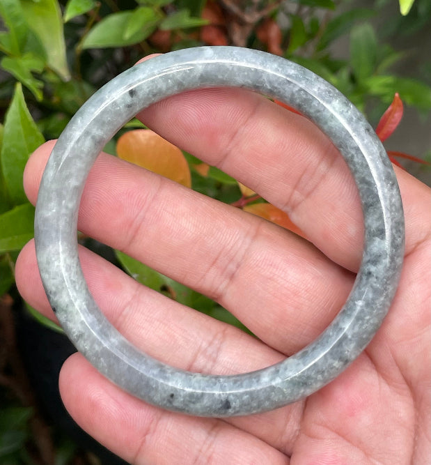 Video showcasing the vitreous luster and beautiful icy grayish black and milky white hues of the 59.2mm Burmese jade bangle JB945