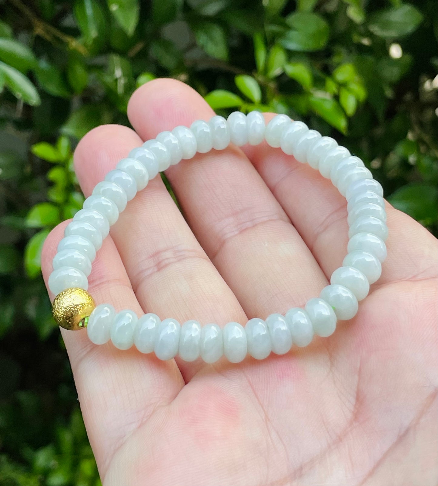 Natural Burmese Jadeite Jade Beaded Bracelet – Icy Apple Green with Gold Accent – 7.5mm – JBB169