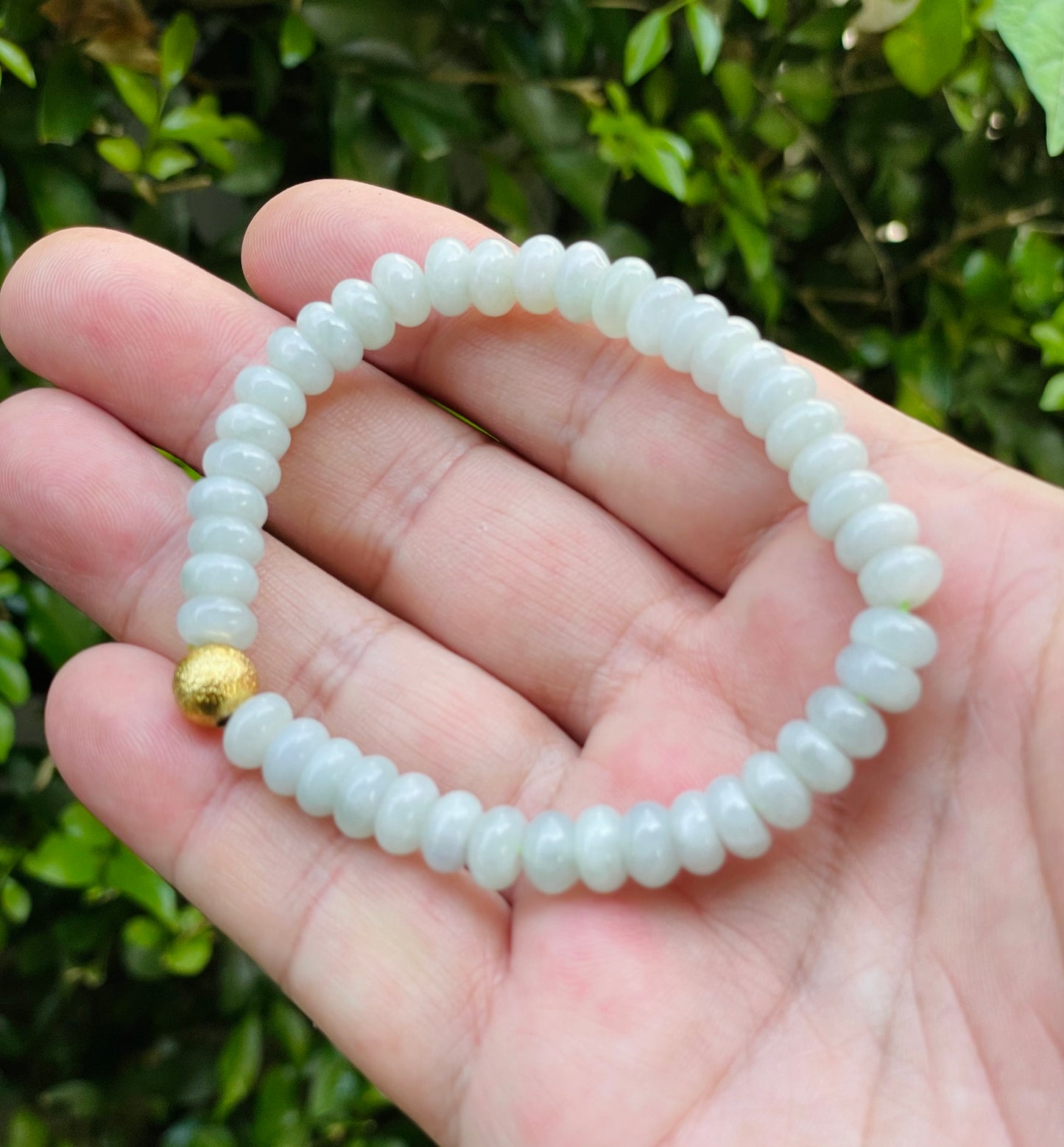 Natural Burmese Jadeite Jade Beaded Bracelet – Icy Apple Green with Gold Accent – 7.5mm – JBB169