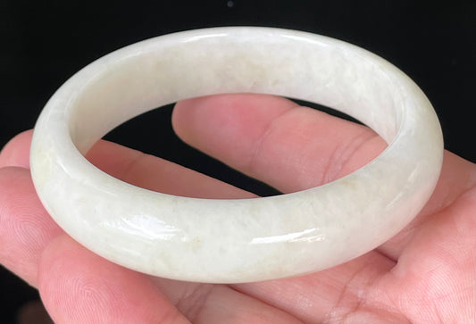 Natural Certified Burmese Jadeite Jade Bangle – Icy Milky White with Light Yellow & Honey Hues – 59mm – JB928