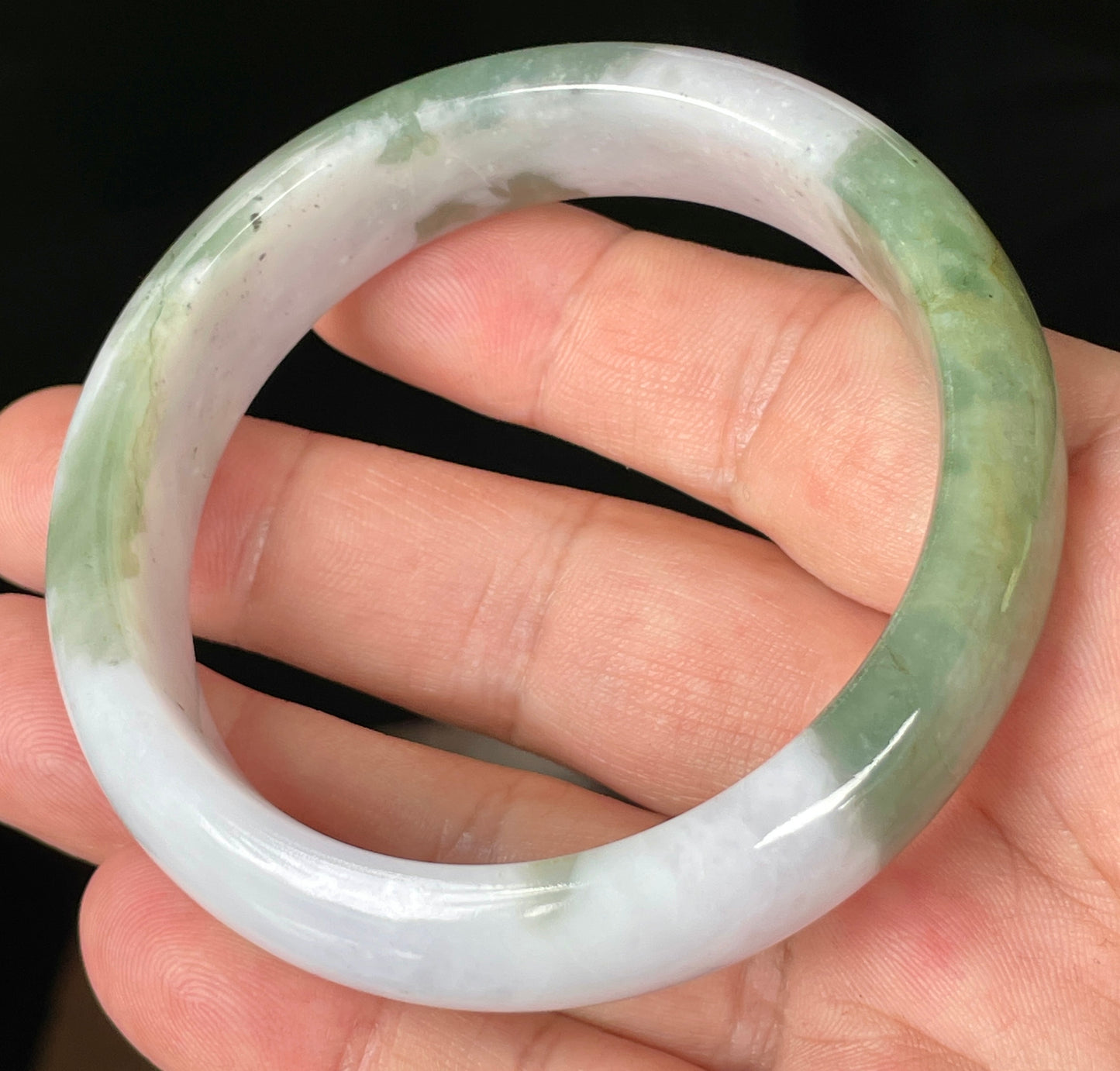 Natural Certified Burmese Jadeite Jade Bangle – Icy Greyish Milky White with Apple Imperial Green hues – 58.5mm – JB085
