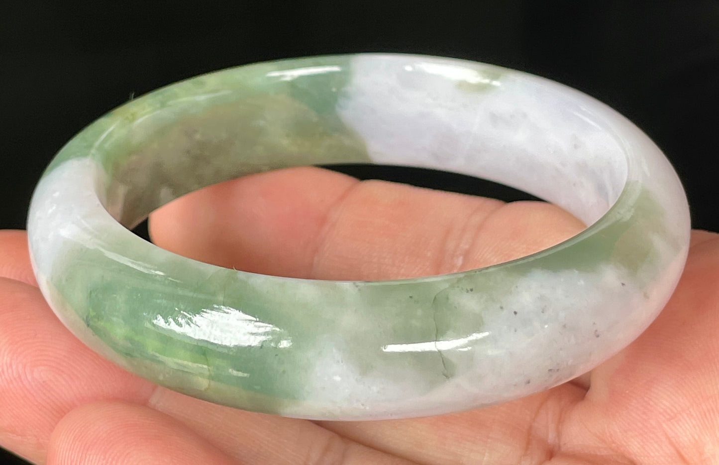 Natural Certified Burmese Jadeite Jade Bangle – Icy Greyish Milky White with Apple Imperial Green hues – 58.5mm – JB085