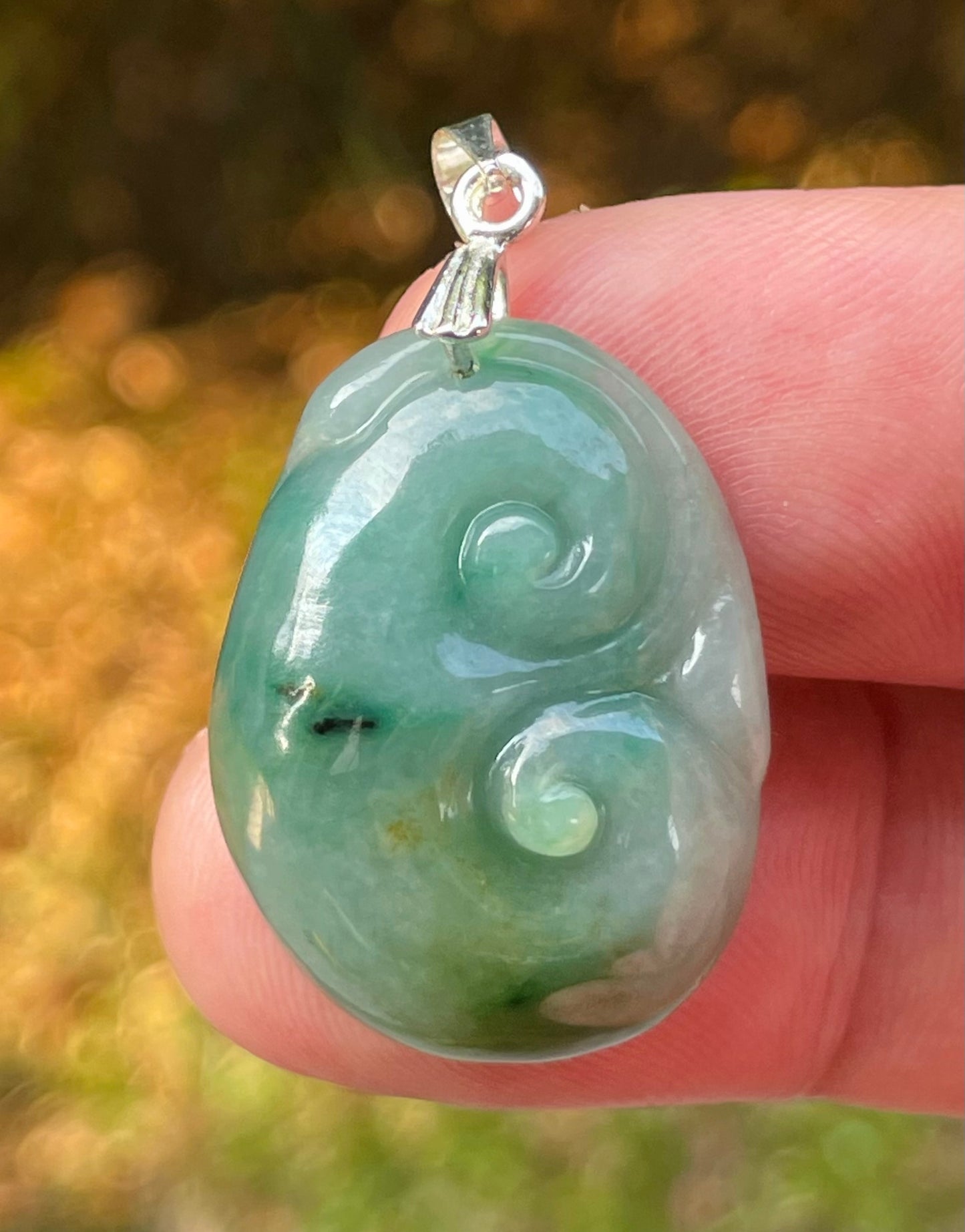 Natural Burmese Jadeite Jade Pendant – Imperial Green – Hand-Carved Ruyi Swirl Motif – JP087