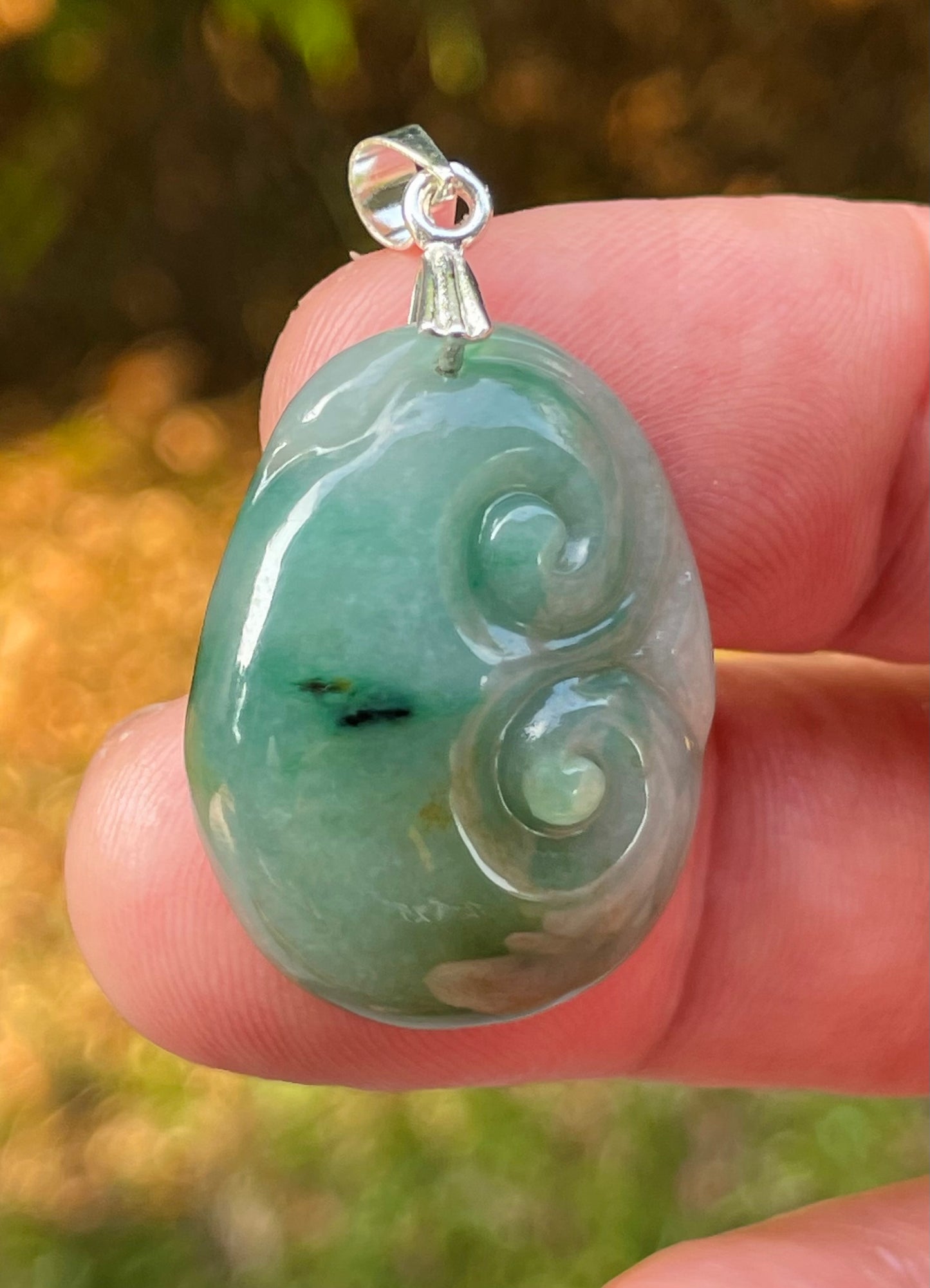 Natural Burmese Jadeite Jade Pendant – Imperial Green – Hand-Carved Ruyi Swirl Motif – JP087