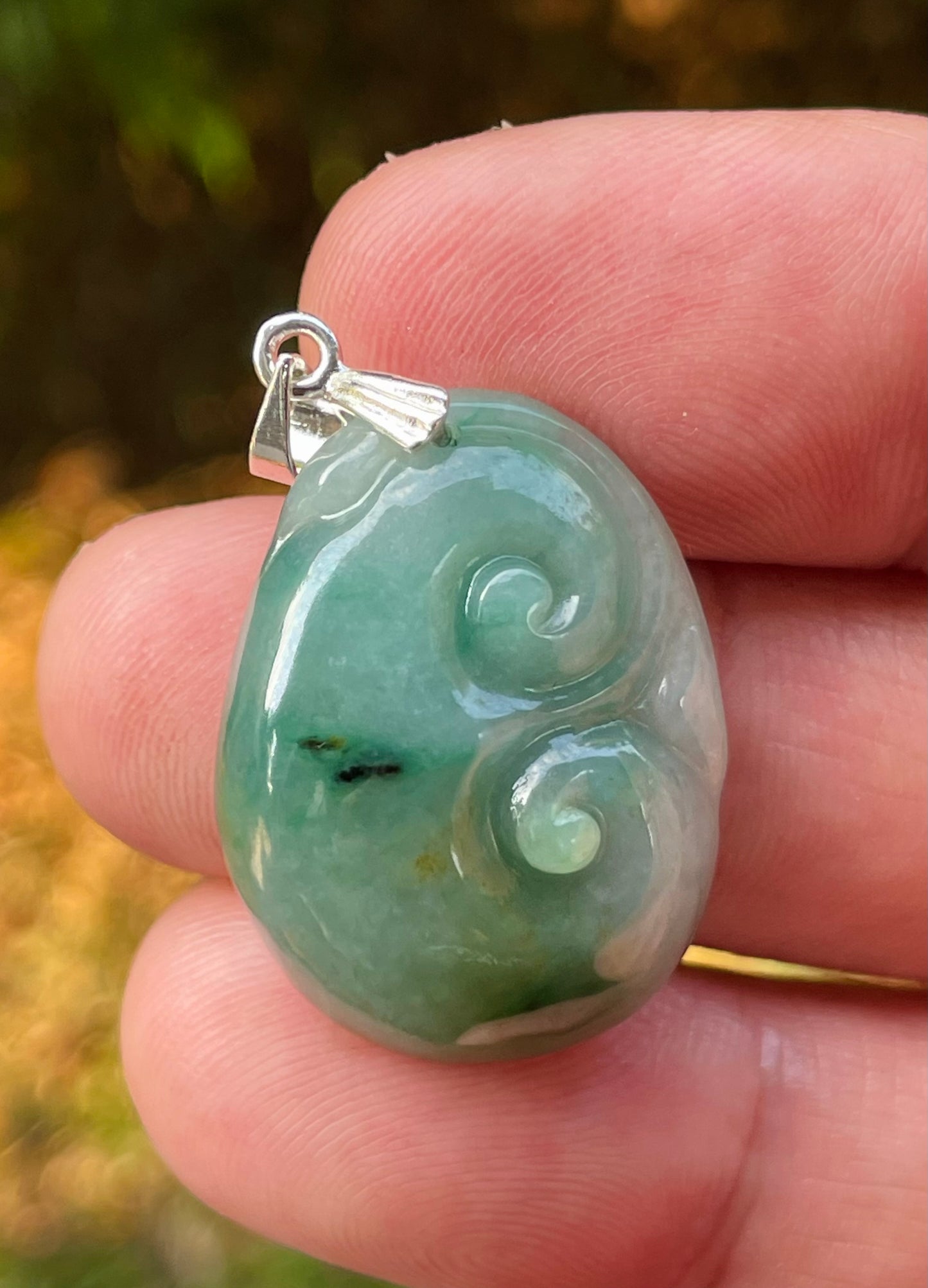 Natural Burmese Jadeite Jade Pendant – Imperial Green – Hand-Carved Ruyi Swirl Motif – JP087