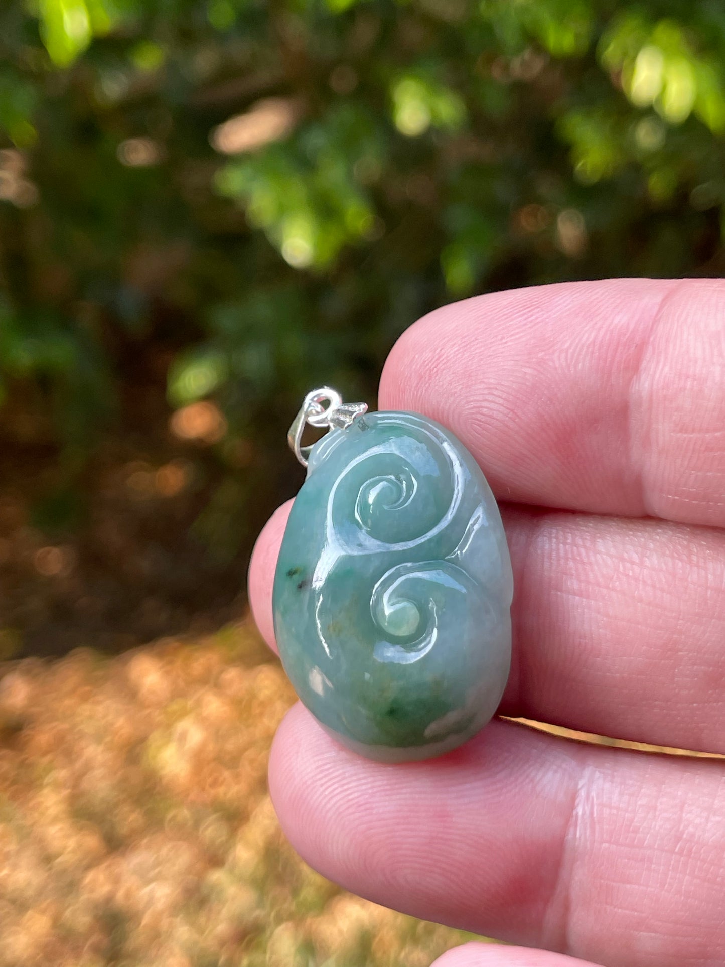 Natural Burmese Jadeite Jade Pendant – Imperial Green – Hand-Carved Ruyi Swirl Motif – JP087