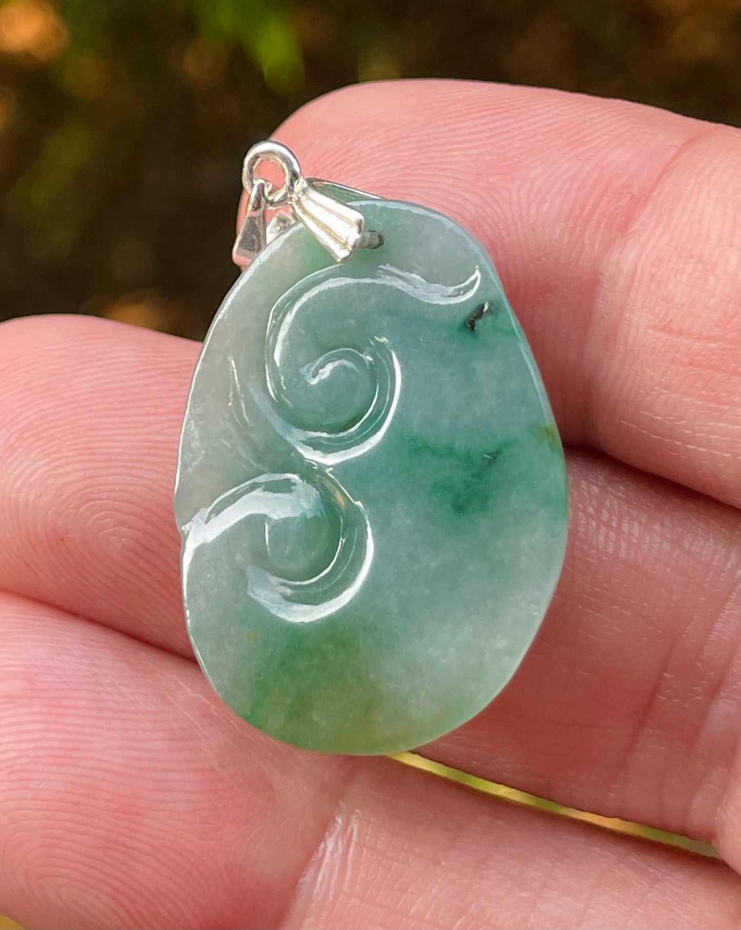 Natural Burmese Jadeite Jade Pendant – Imperial Green – Hand-Carved Ruyi Swirl Motif – JP087