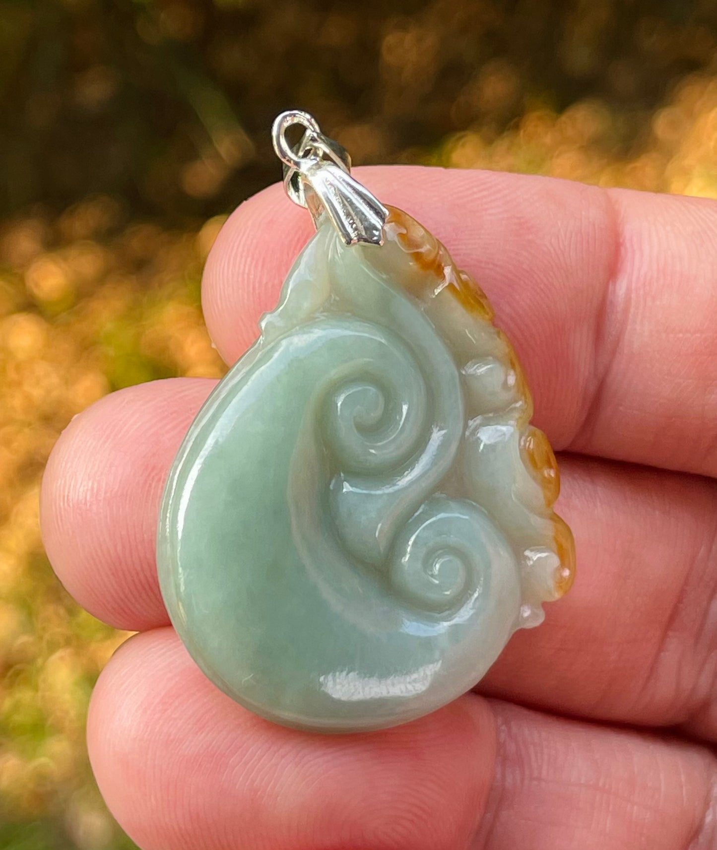 Natural Burmese Jadeite Jade Pendant – Imperial Green – Hand-Carved Ruyi Cloud Motif – JP088