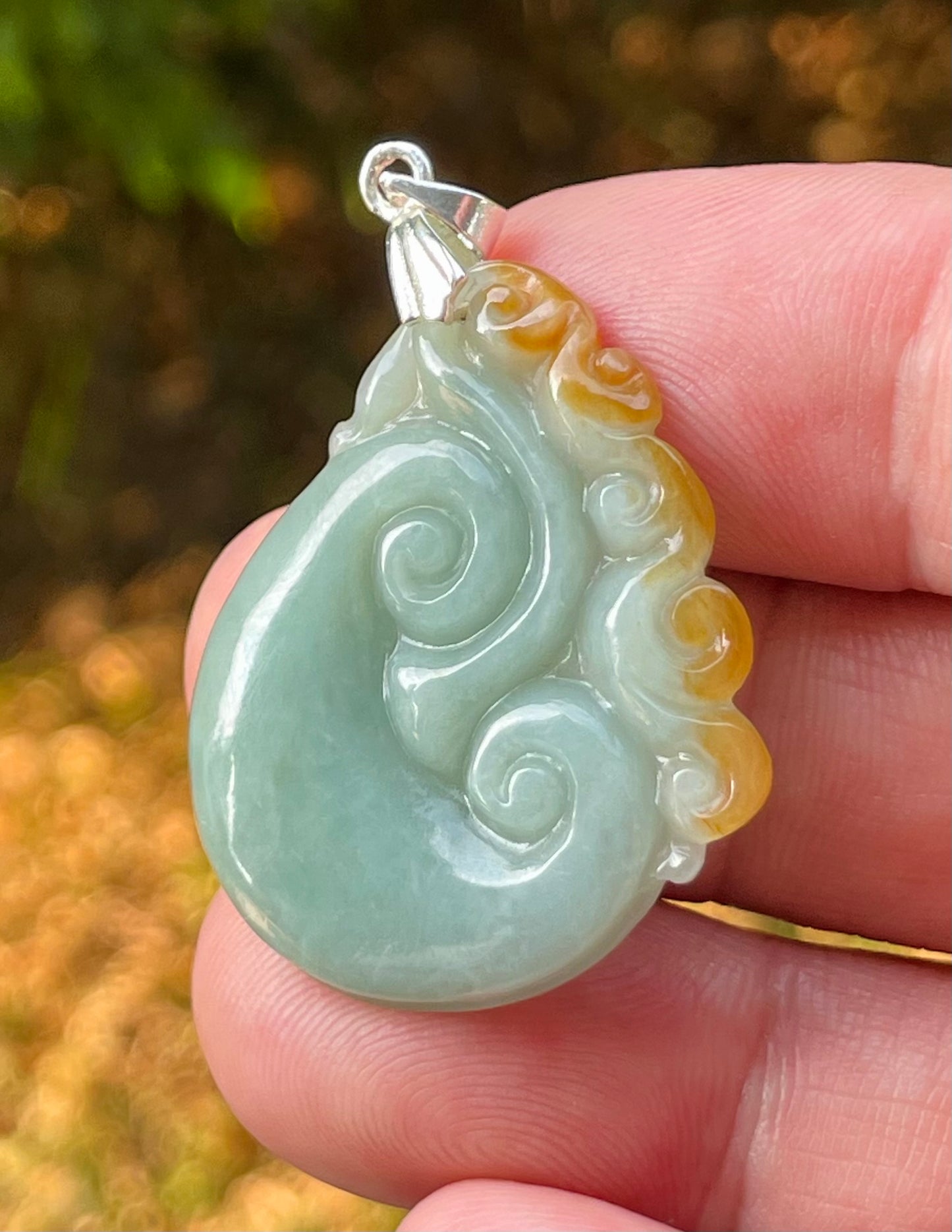 Natural Burmese Jadeite Jade Pendant – Imperial Green – Hand-Carved Ruyi Cloud Motif – JP088