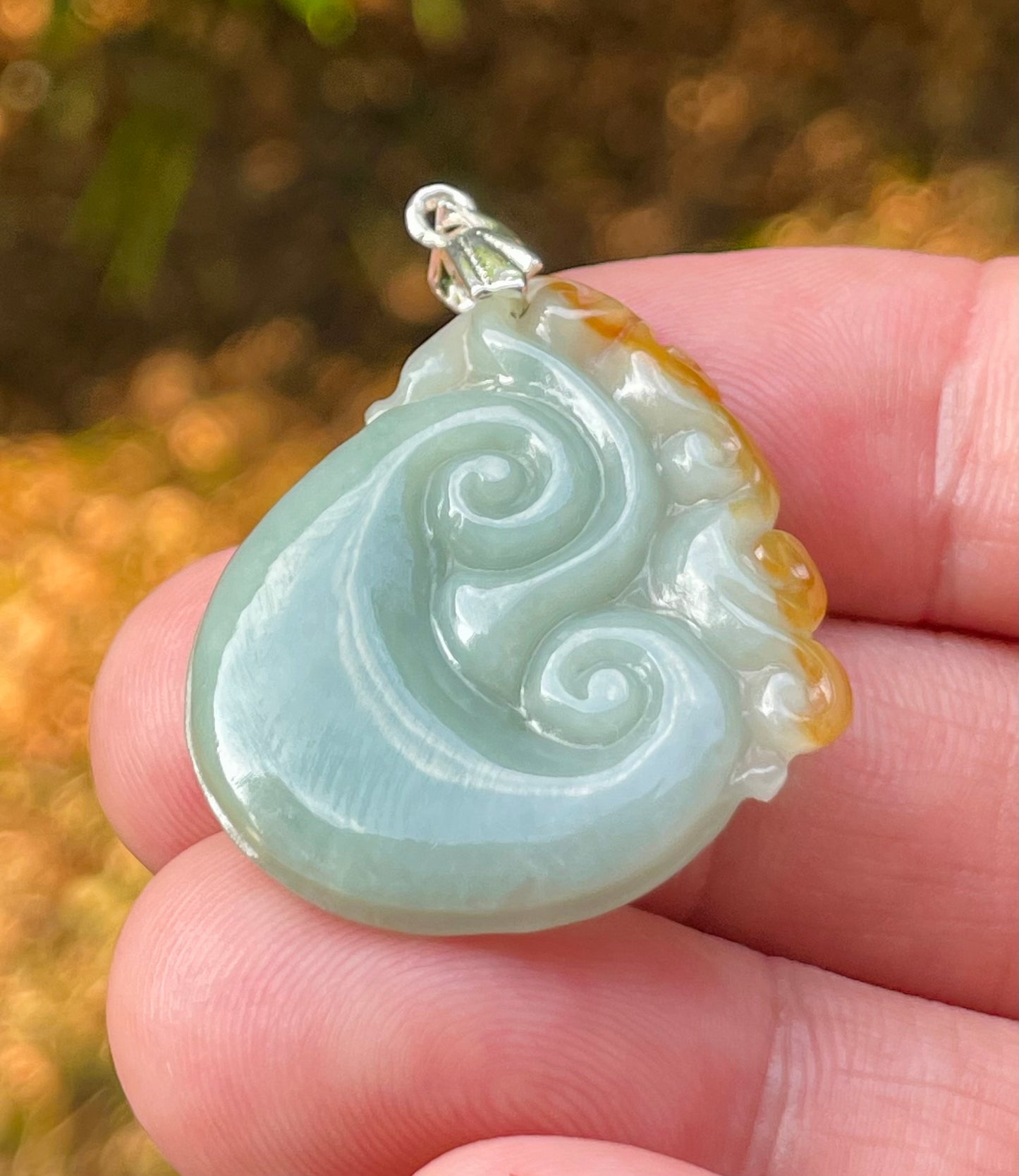 Natural Burmese Jadeite Jade Pendant – Imperial Green – Hand-Carved Ruyi Cloud Motif – JP088