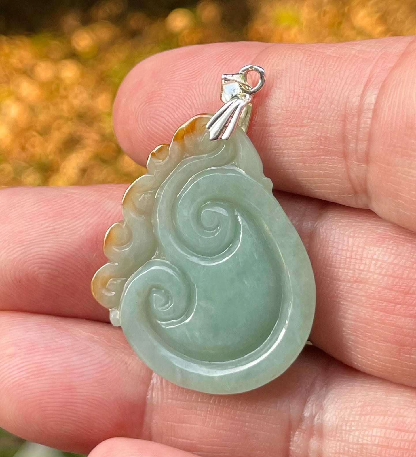 Natural Burmese Jadeite Jade Pendant – Imperial Green – Hand-Carved Ruyi Cloud Motif – JP088