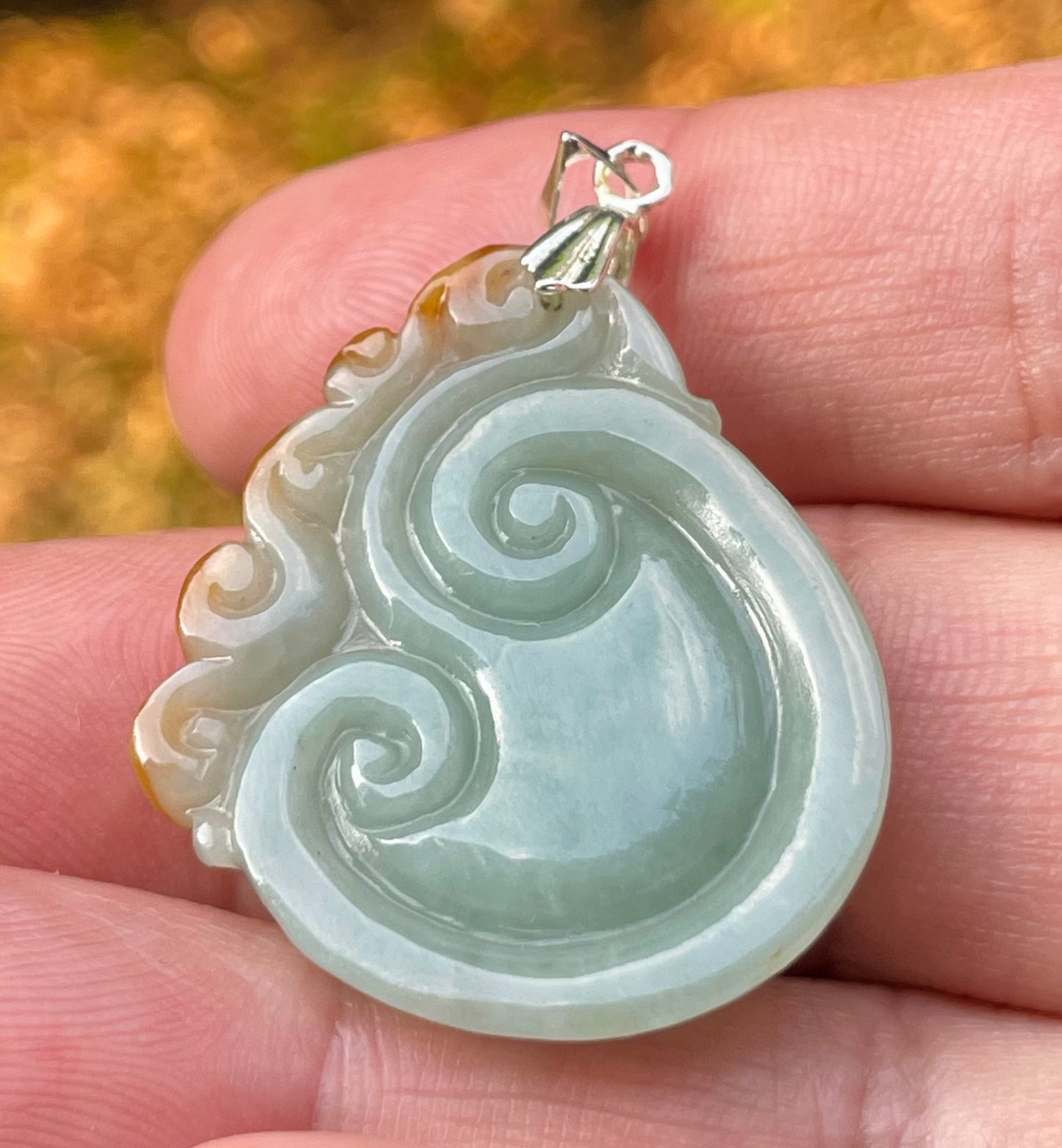 Natural Burmese Jadeite Jade Pendant – Imperial Green – Hand-Carved Ruyi Cloud Motif – JP088