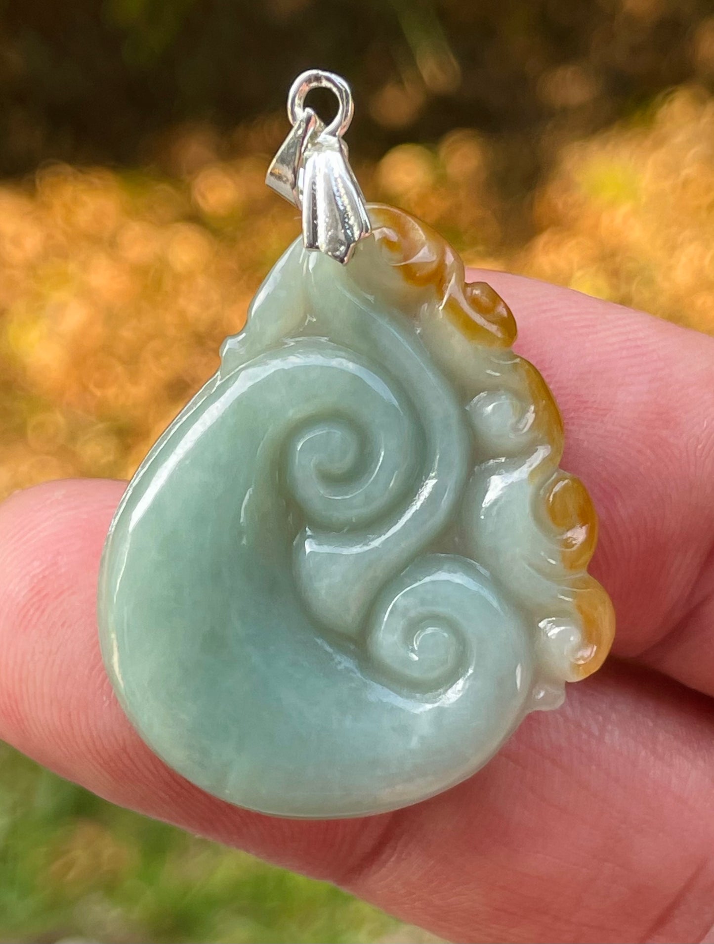 Natural Burmese Jadeite Jade Pendant – Imperial Green – Hand-Carved Ruyi Cloud Motif – JP088