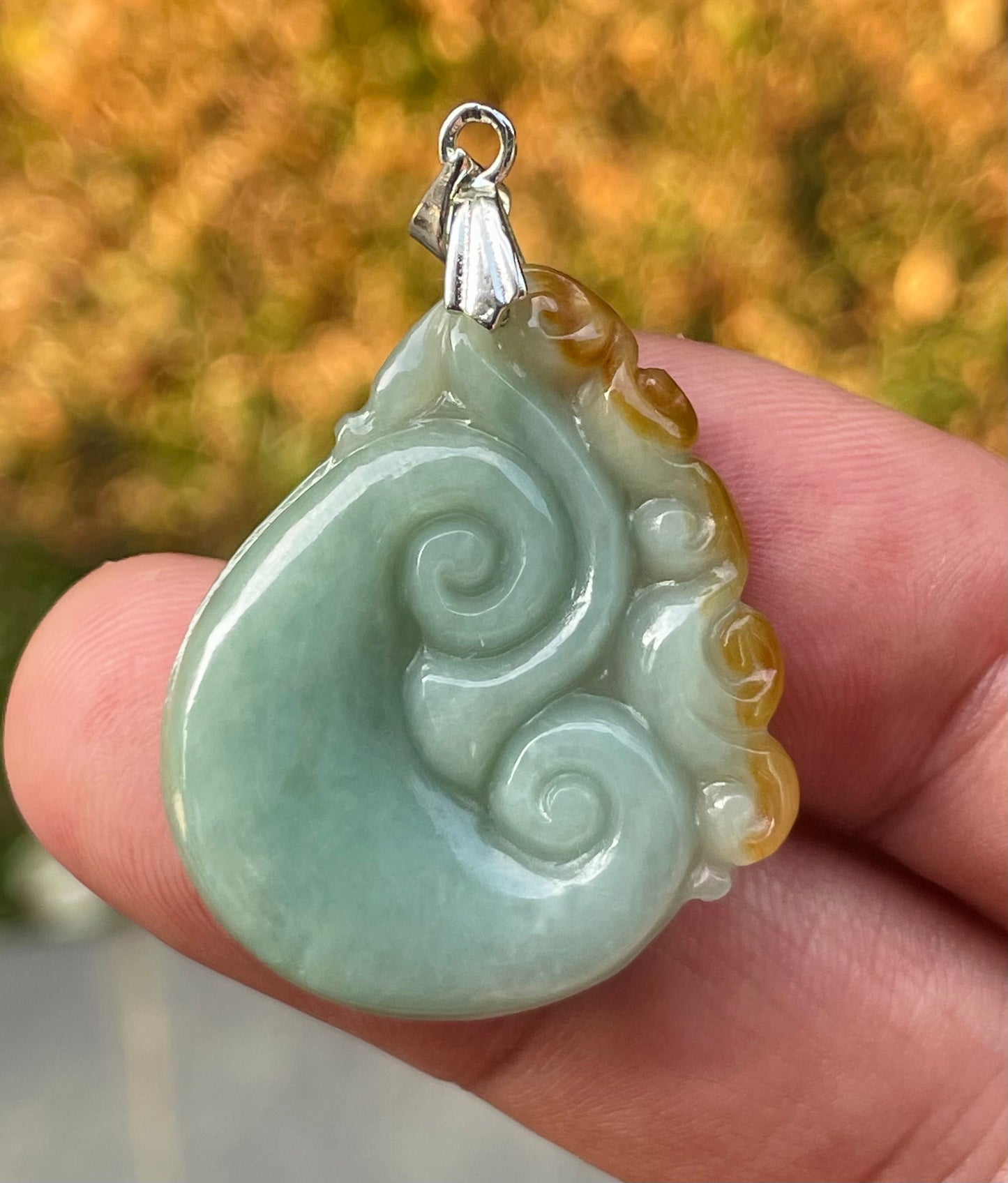 Natural Burmese Jadeite Jade Pendant – Imperial Green – Hand-Carved Ruyi Cloud Motif – JP088