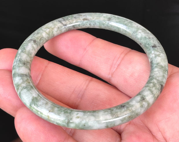 Vitreous luster and fine crystalline texture of the authentic Myanmar jade princess cut bangle JB372