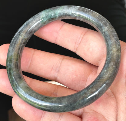 Vitreous luster and fine crystalline texture of the authentic Myanmar jade princess cut bangle JB409