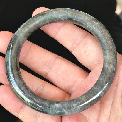 Vitreous luster and fine crystalline texture of the authentic Myanmar jade princess cut bangle JB409