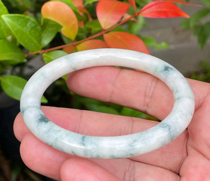 Vitreous luster and translucent texture of the authentic Myanmar jade princess cut bangle JB952