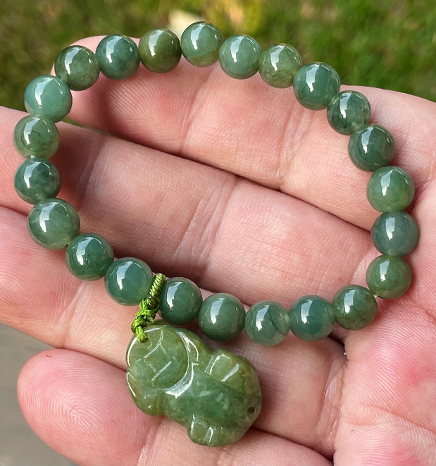 Vitreous luster and fine texture of the authentic Myanmar jade bead bracelet JBB178 with a wealth and protection Pixiu charm