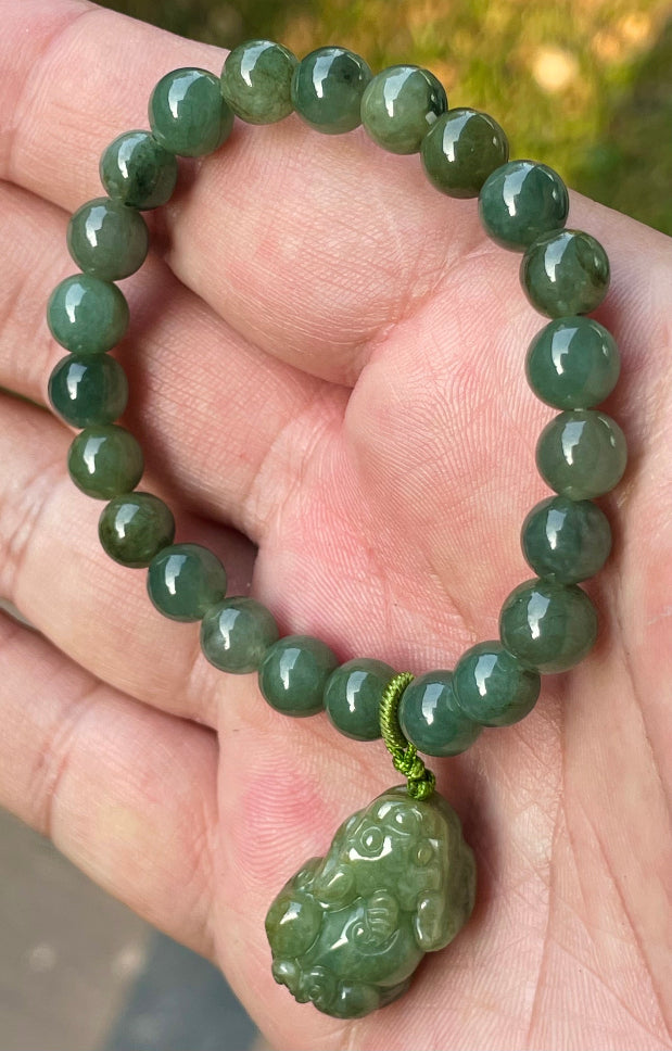 Vitreous luster and fine texture of the authentic Myanmar jade bead bracelet JBB178 with a wealth and protection Pixiu charm