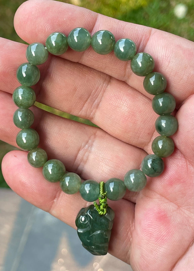 Vitreous luster and fine texture of the authentic Myanmar jade bead bracelet JBB181 with a wealth and protection Pixiu charm