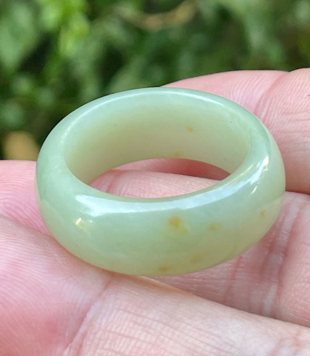 Glassy luster and fine crystalline texture of the authentic Myanmar jade smooth ring band JRN043