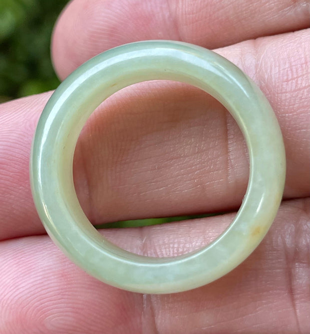 Glassy luster and fine crystalline texture of the authentic Myanmar jade smooth ring band JRN043