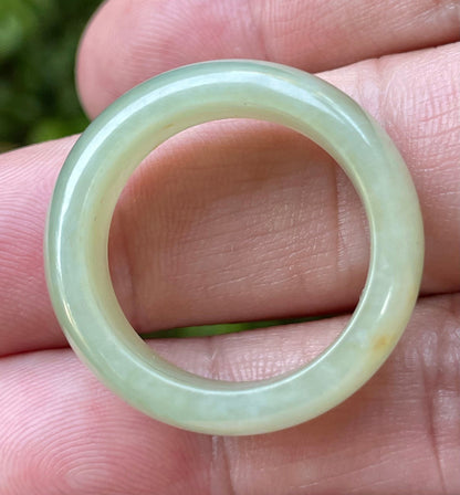 Glassy luster and fine crystalline texture of the authentic Myanmar jade smooth ring band JRN043