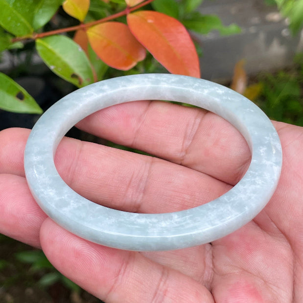 Solid grey and milky white natural Type A Burmese jade bangle bracelet in flat inner style, size 58.2mm