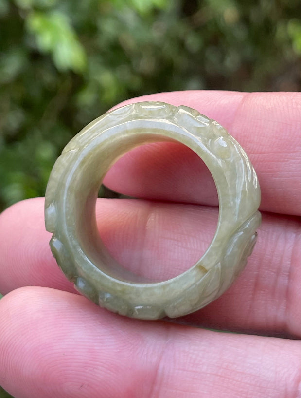 Wide, bold statement band of Size US 11 natural Grade A jadeite thumb ring JRN030