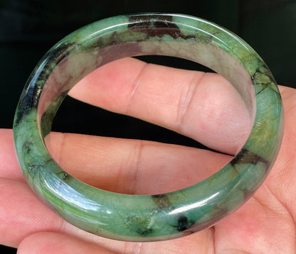 Semi-translucent glassy luster of natural Grade A Myanmar jadeite