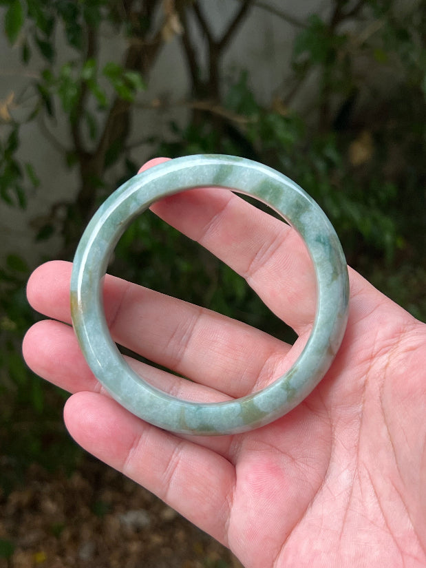 Flat inner and rounded outer profile of 62.2mm Burmese jade bangle JB1313