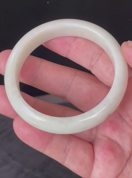 Video showcasing the vitreous luster and fine crystalline texture of icy milky white, light yellow, and honey Burmese jadeite bangle JB928