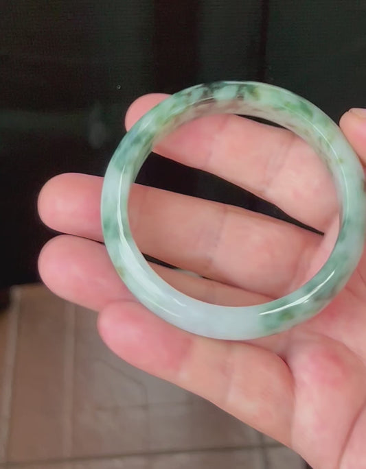 Video showcasing the natural glassy luster and fine crystalline texture of icy apple and imperial green Burmese jadeite bangle JB561