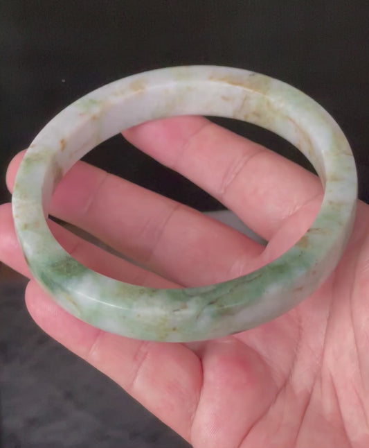 Video showcasing the vitreous luster and fine crystalline texture of icy apple green, imperial green, moss green, and milky white Burmese jadeite flat bangle JB934