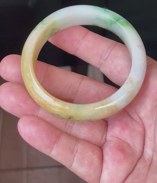 Video showcasing the natural glassy luster and fine crystalline texture of icy milky white, imperial green and honey yellow Burmese jadeite bangle JB545