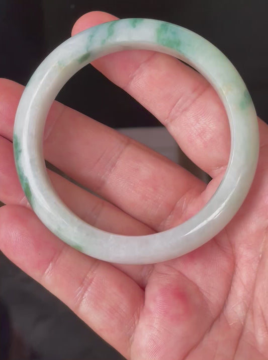 Video showcasing the natural bright glassy luster and fine crystalline texture of icy imperial green, milky white, and honeycomb Burmese jadeite bangle JB214