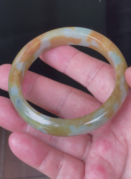 Video showcasing the natural glassy luster and fine crystalline texture of icy honey, brown, and bluish milky white Burmese jadeite bangle JB075