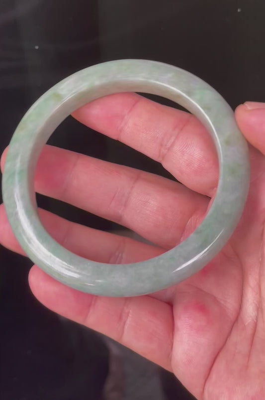 Video showcasing the natural glassy luster and fine crystalline texture of icy greyish apple and imperial green Burmese jadeite bangle JB223