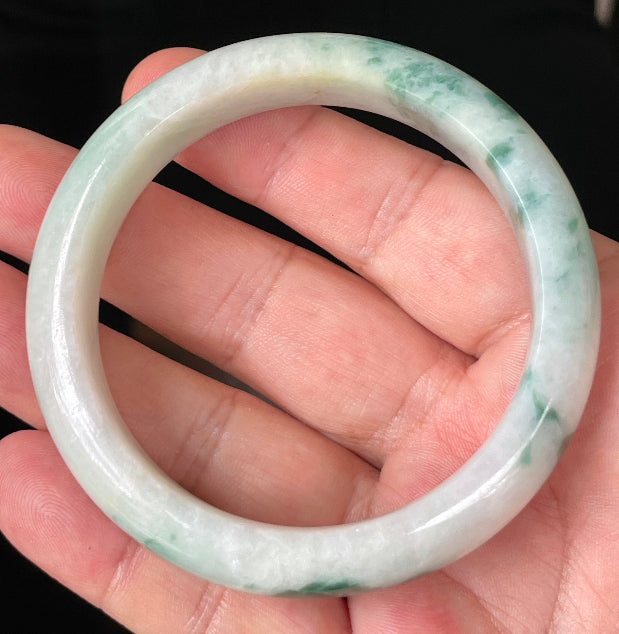Flat inner and round outer edges of 58.5mm icy imperial green and honeycomb Burmese jade bangle JB214