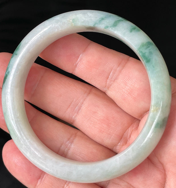 Flat inner and round outer edges of 58.5mm icy imperial green and honeycomb Burmese jade bangle JB214