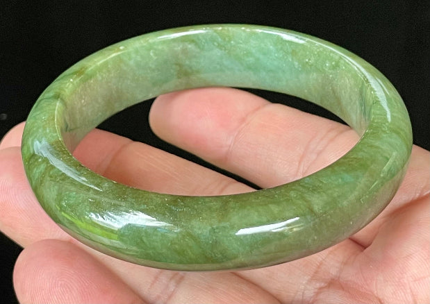 Flat inner and round outer edges of 58.5mm icy emerald and apple green Burmese jade bangle JB043