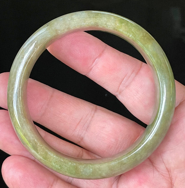 Flat inner and round outer edges of 58mm icy apple, forest green, and milky honey white Burmese jade bangle JB040
