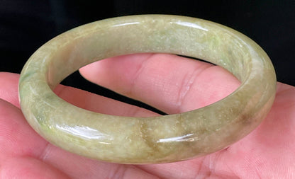 Flat inner and round outer edges of 56.9mm icy apple and imperial green Burmese jade bangle JB218