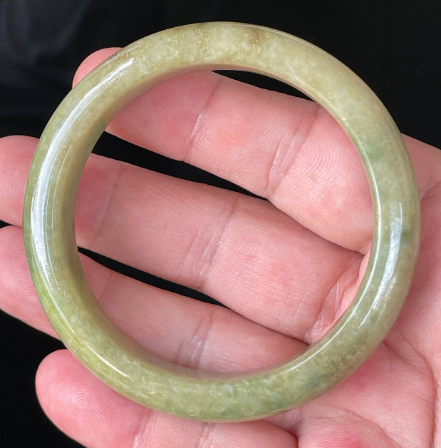 Flat inner and round outer edges of 56.9mm icy apple and imperial green Burmese jade bangle JB218