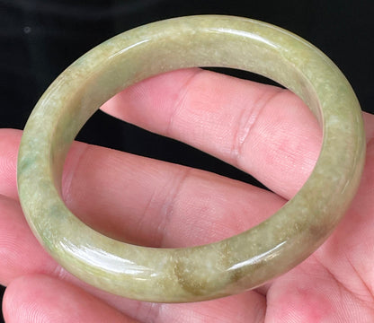Flat inner and round outer edges of 56.9mm icy apple and imperial green Burmese jade bangle JB218