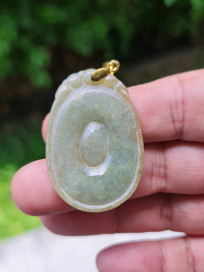 Fine texture of the authentic Myanmar jade pendant JOP001 showcasing a traditional Donut Feng Shui design for harmony and unity